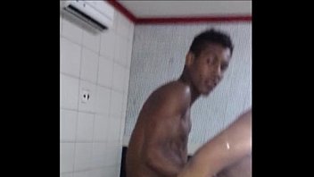 Vídeo gay sexo com porteiro hetero