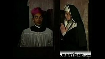 Sexo na igreja padre freira hentai