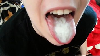 Sex video esperma na boca de madura
