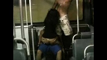 Casal fazendo o maior sexo no ônibus