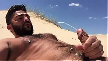 Xvideos gay sexo.praia ano novo