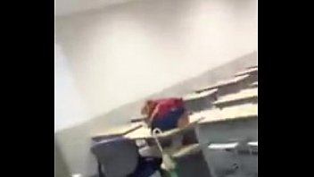 Fazendo sexo na escola com a professora