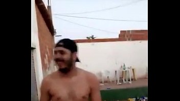 Homem italiano pelado dotado sexo gay