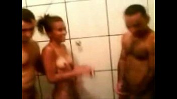 Novinha sexo no chuveiro