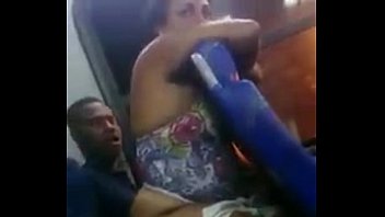 Sexo esfrega no ônibus