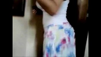 Corno filma sua esposa gostosa fazendo sexo com negão caseiro
