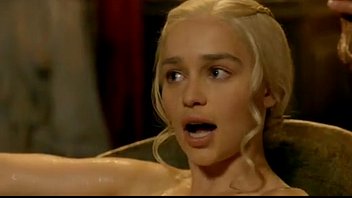 Emilia clarke sexo gif