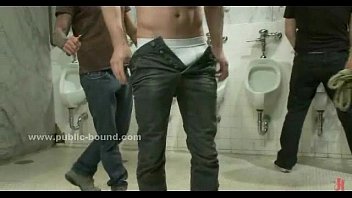 Video sexo gay banheiro publico