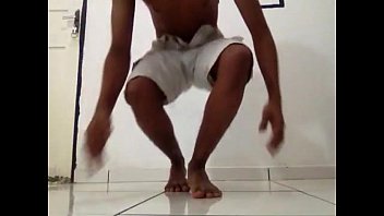 Novinho gay negro pauzudo sexo com três