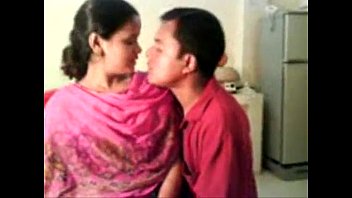 Mulher índia fazendo sexo ao vivo