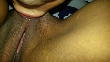 Fazendo sexo oral chupando buceta