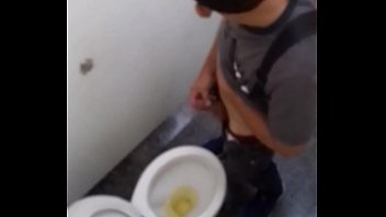 Sexo gay flagras banheiro