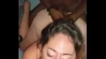Calça branca rasgada na massagem na branquinha sexo