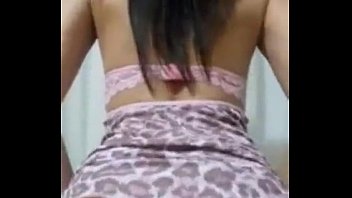 Novinha de vestido faz sexo