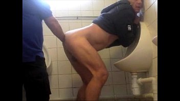 Xvideos gay sexo banheiro publico