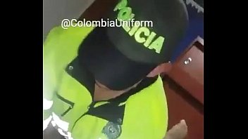 Policia puzudo maduro gay sexo