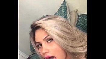 A loira que tem dois sexo mais sexi