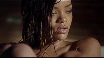 Cantora fazendo sexo no video clipe da música 3 min