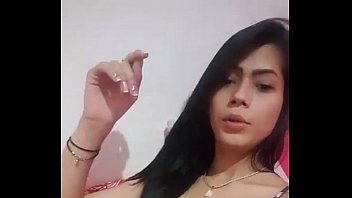 Novinha brasileira mostrando a bucetinha na live