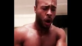Video porno de sexo gay pegando no pau do negão