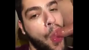 Video sexo gay com cara transando na cadeira