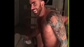 Gifs homens tatuado orgia sexo gay
