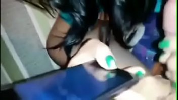 Video de sexo amador falando no celular loira