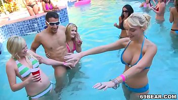 Pool party sexo video