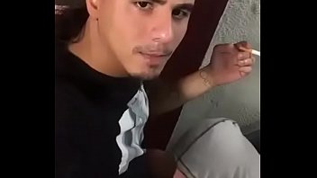 Sexo gay chupando amigo machucado