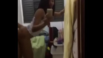 Baixinha e magrinha gostosa fodendo sexo caseiro