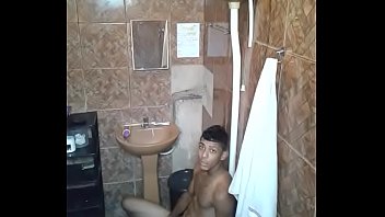 Dando no banheiro flagra amador sex gay xvideos