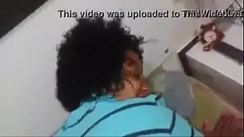 Mulher negra fazendo sexo em beliche