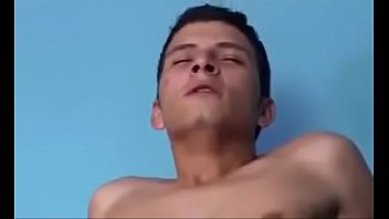Sexo gay brasileiro sarado gozando dentro do cu