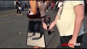 Sexo mulheres gostosas batendo punheta para homens na rua