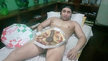 Sexo gay pizza boy gangbang