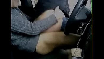 Filmes de sexo gay viajando de carro no colo