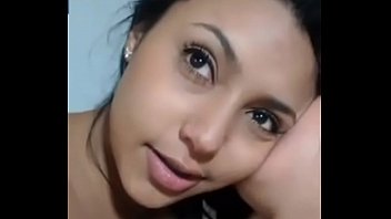 Linda morena fazendo sexo oral