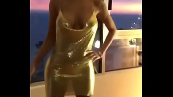 Puxando vestido sexo