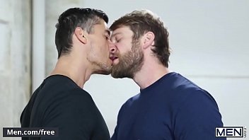 Sexo gay colby sammers transando com mickey knox