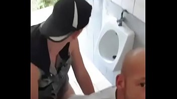 Sexo gay banheiro baixo da pita