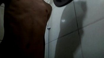 Video sexo novinho gay de cueca se roçando na cama