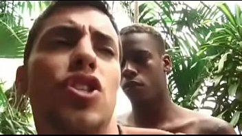 Sexo gay brasileiro com negro do olho verde