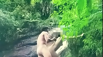 Flagra de sexo na cachoeira catinga