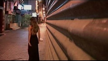 Corno leva esposa para fazer sexo na rua com estranhos