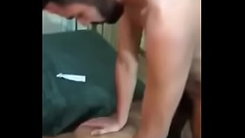 Sexo gay com massagista bem dotado
