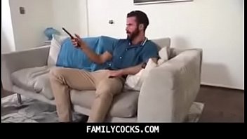 Fazendo sexo gay no quarto dos pais
