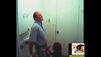 Camera flagra sexo na sala do massagista