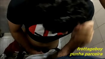 Videos de sexo gay no banheiro publico brasileiro