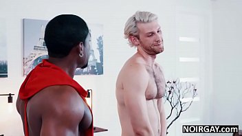 Negro fazendo sexo com moreno gay
