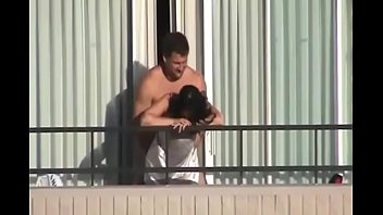 Casal faz sexo na sacada do predio video
